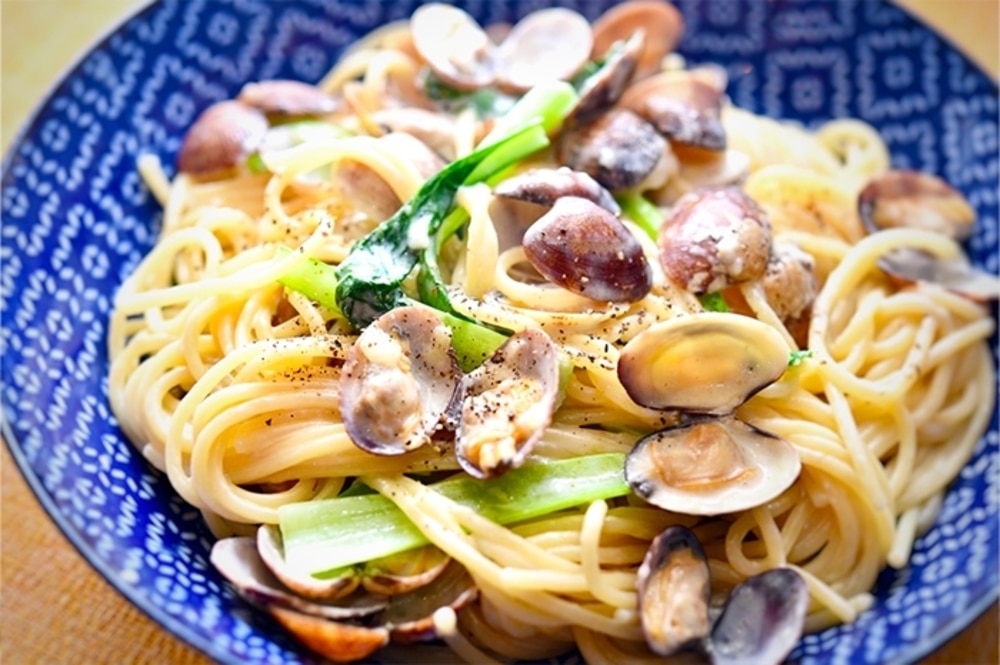【おかず8選】栄養満点な小松菜を使った主菜・副菜レシピをご紹介!